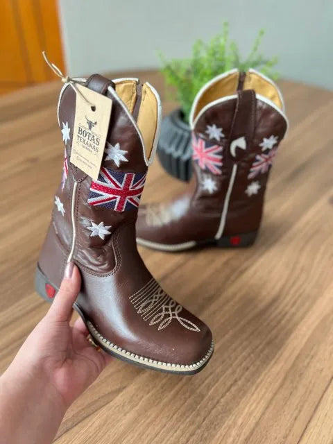 Texana Tom Infantil - Couro Látego Marrom/Bordado Bandeira Reino Unido