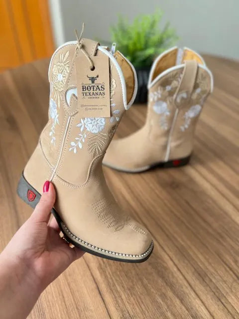 Texana Cecília Infantil - Couro Nobuck Areia/Bordado Flores Branco e Bege