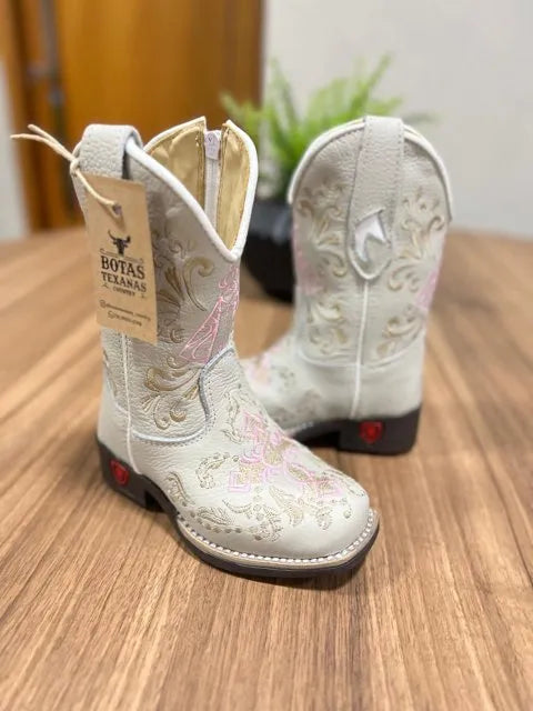 Texana Maria Infantil - Couro Off-White/Bordado Cruz e Padroeira Rosa Ramos Bege