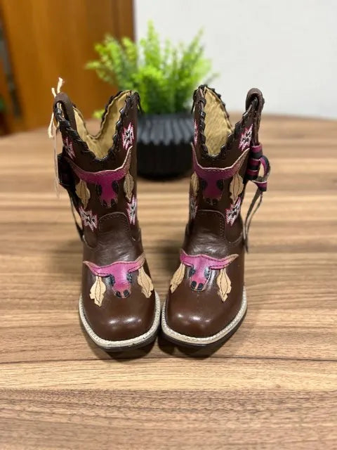 Texana Pietra Infantil - Couro Látego Marrom/Bordado Touro 3D Rosa