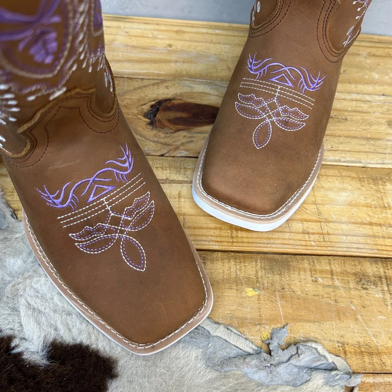 Texana Meia Florência Tradicional - Couro Crazy Horse Havana | Bordados Lilás e Branco