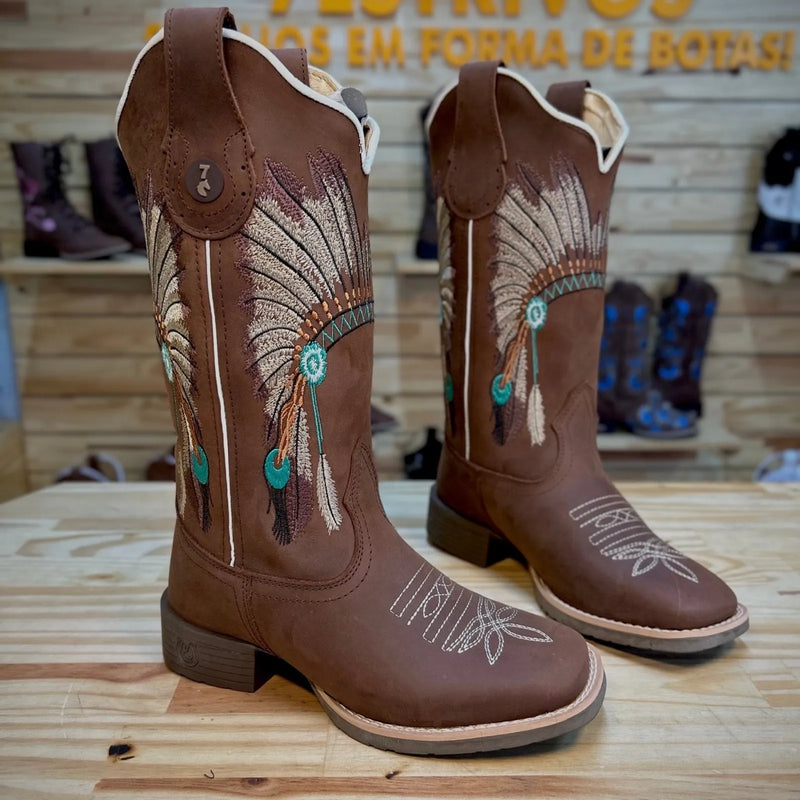 Texana Cocar Feminina 2.0 - Couro Crazy Horse Nescau | Bordados Bege e Verde