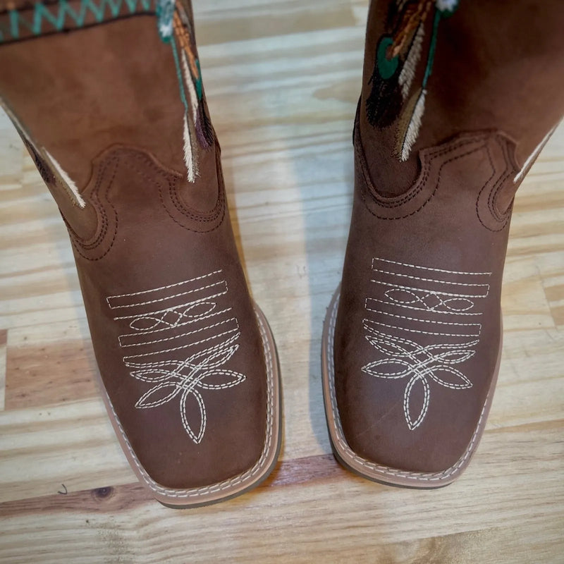 Texana Cocar Feminina 2.0 - Couro Crazy Horse Nescau | Bordados Bege e Verde