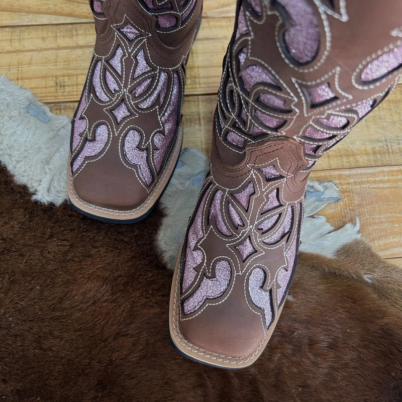Texana Pipoco - Couro Crazy Horse Nescau | Glitter Rosa e Bordados Bege