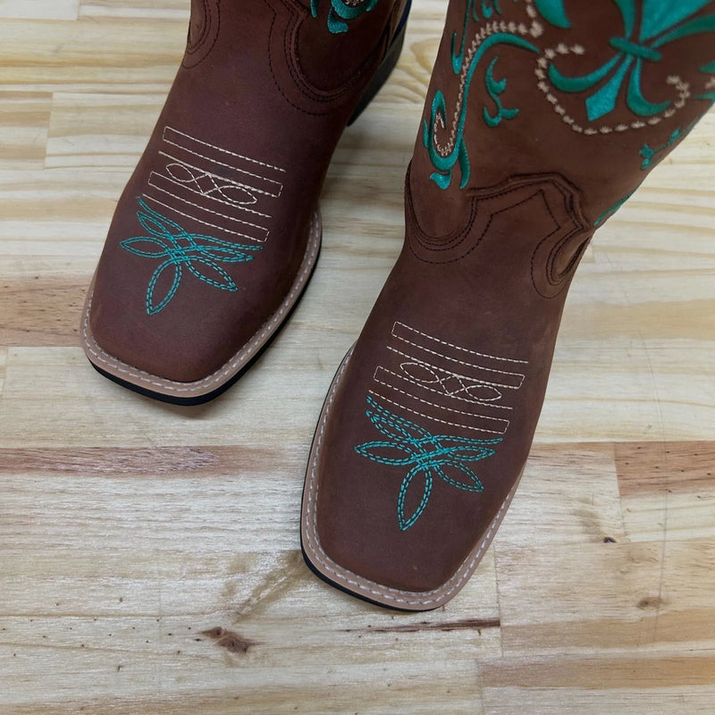 Texana Lustre 2.0 - Couro Crazy Horse Nescau | Bordado Verde e Bege